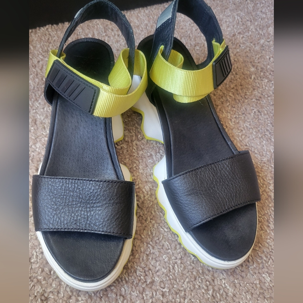 Sorel Black and Yellow Women's Sandals Kinetic Sz8 - Picture 11 of 12